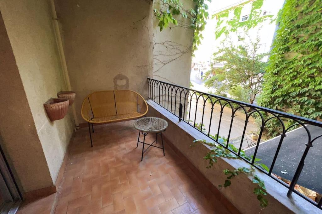 Aux Marches Du Palais - Ac Clim - Spacieux - Terrasse - Wifi Avignon Bagian luar foto